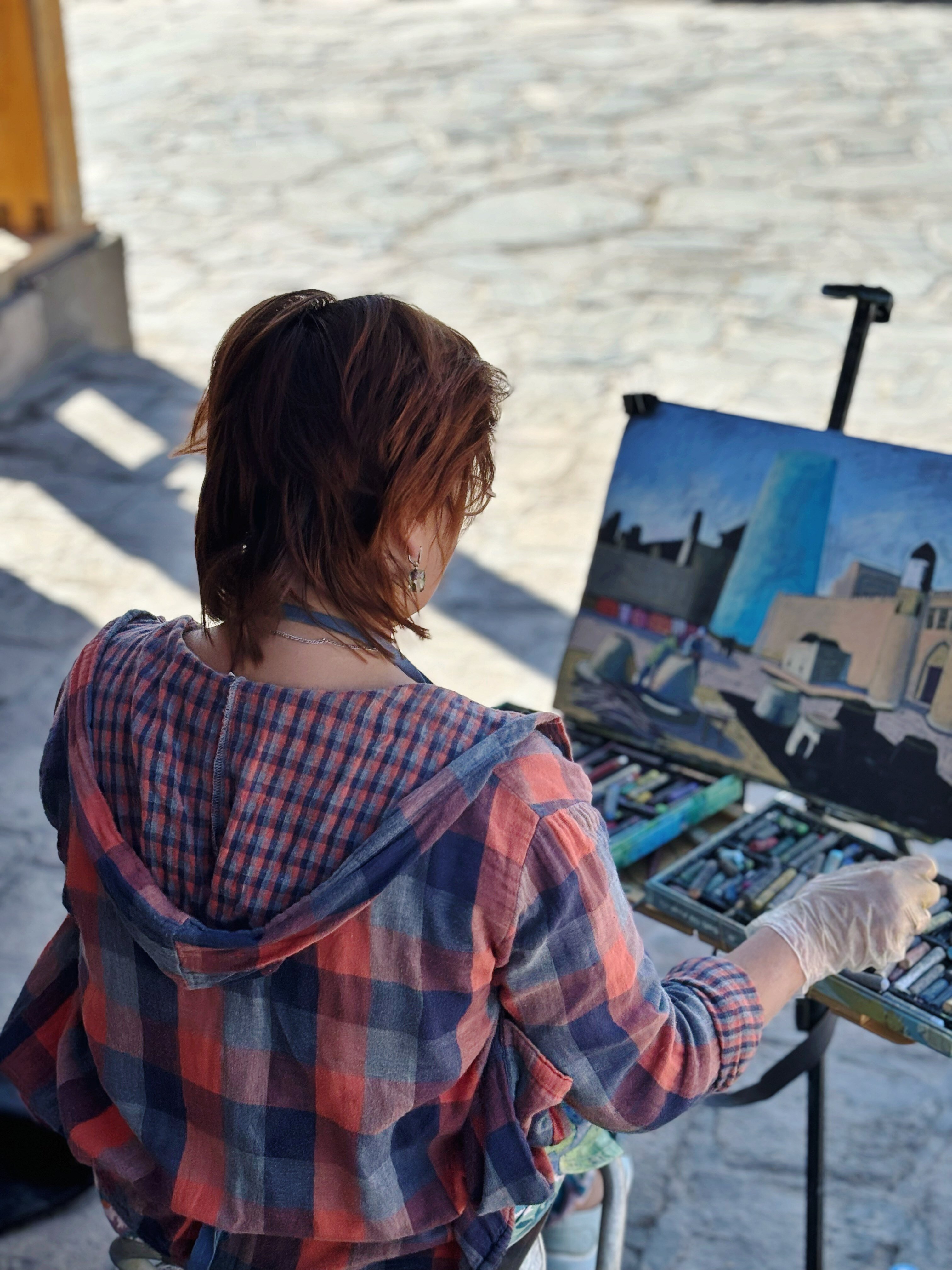 Artist in the square near Kuhna Ark