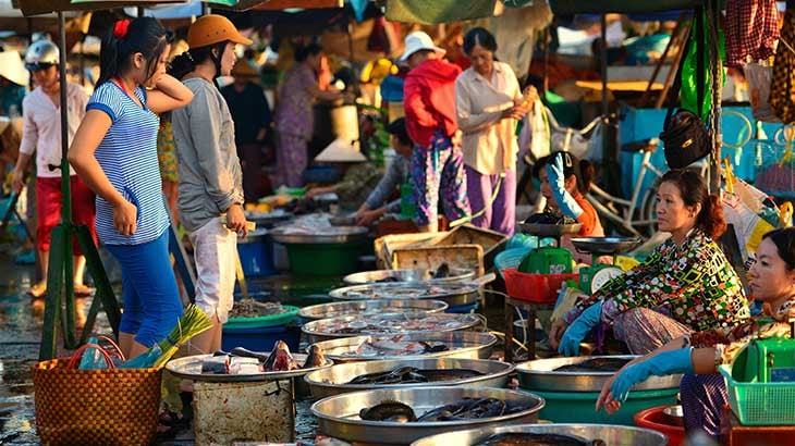 Busy markets in Sa Dec