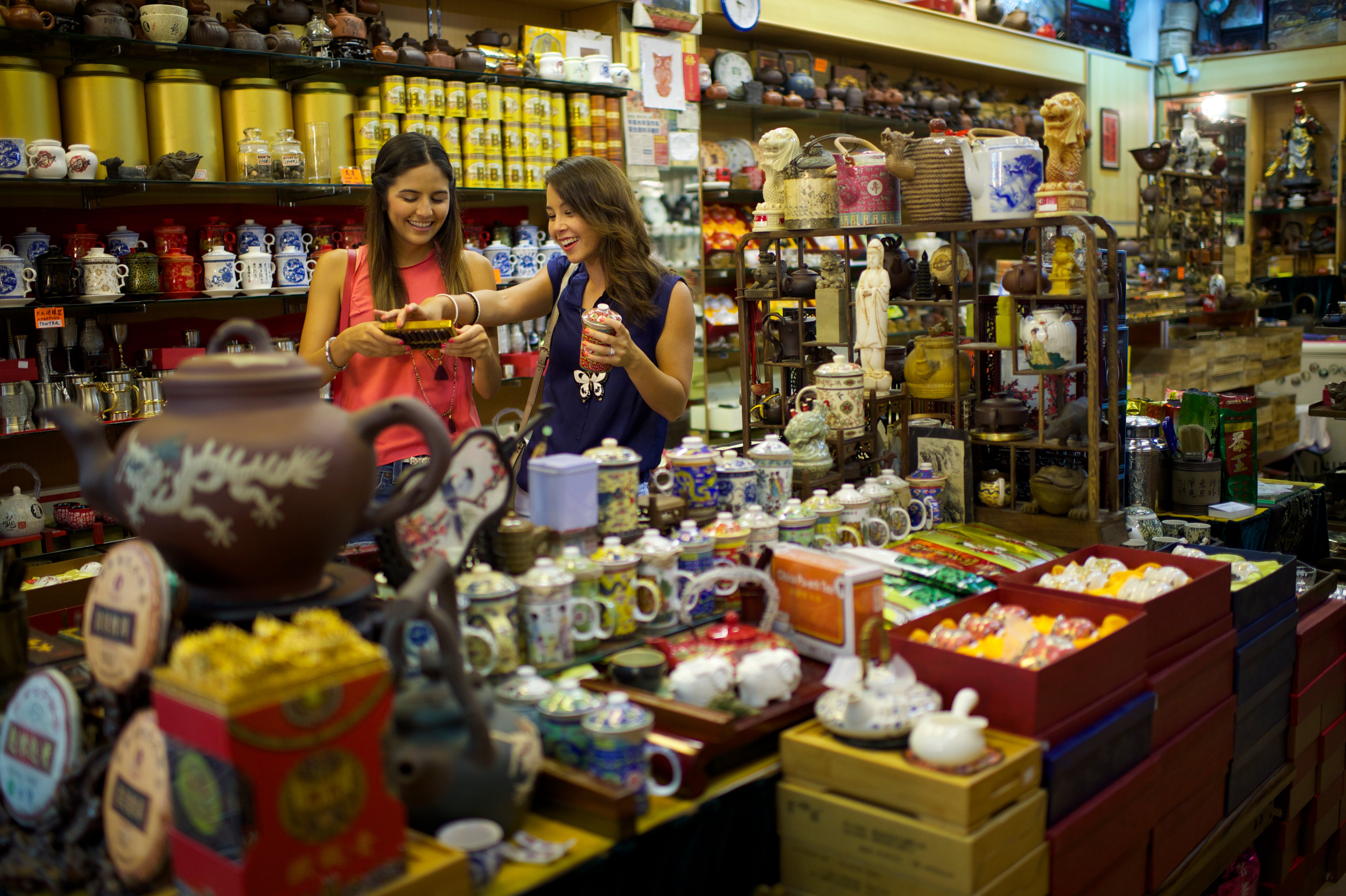 Chinatown Street Market, Singapore, Hong Kong vs Singapore