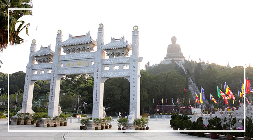 Try the vegetarian food at Po Lin Monastery