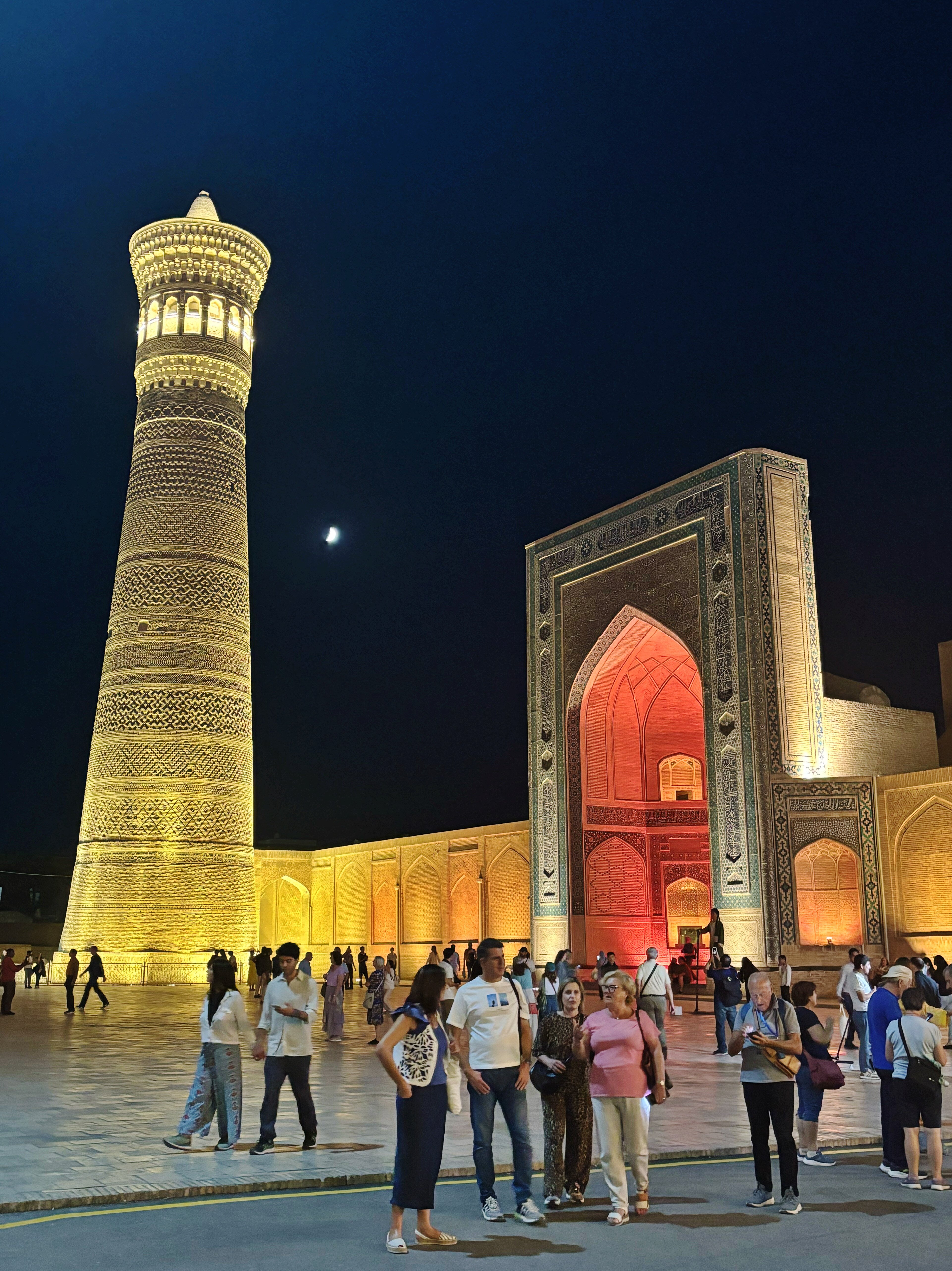 Kalon minaret at night