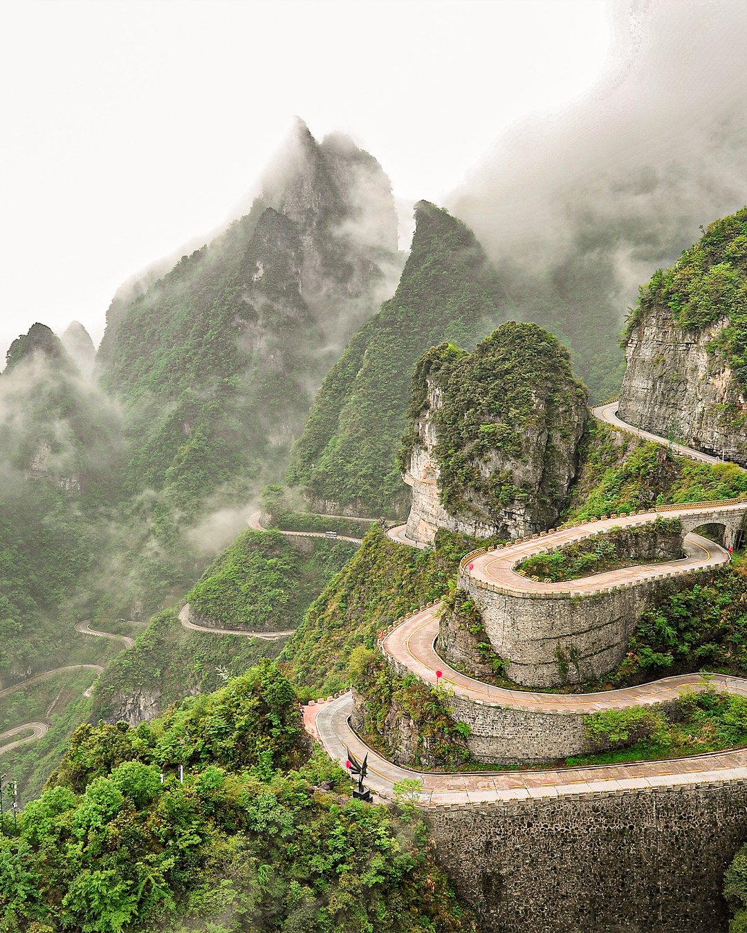 China---The-winding-road-of-Tianmen-mountain-national-park---Zhangjiajie