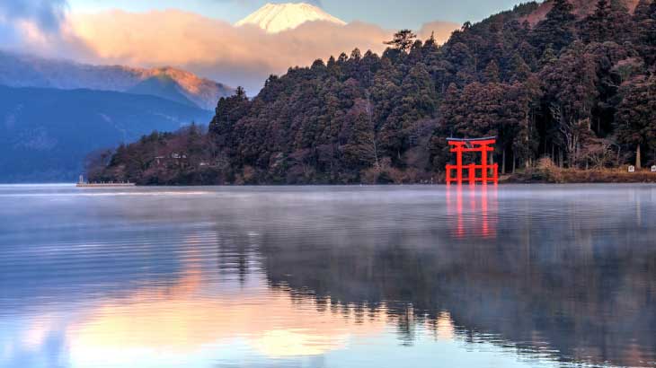 LAKE ASHI, HAKONE 